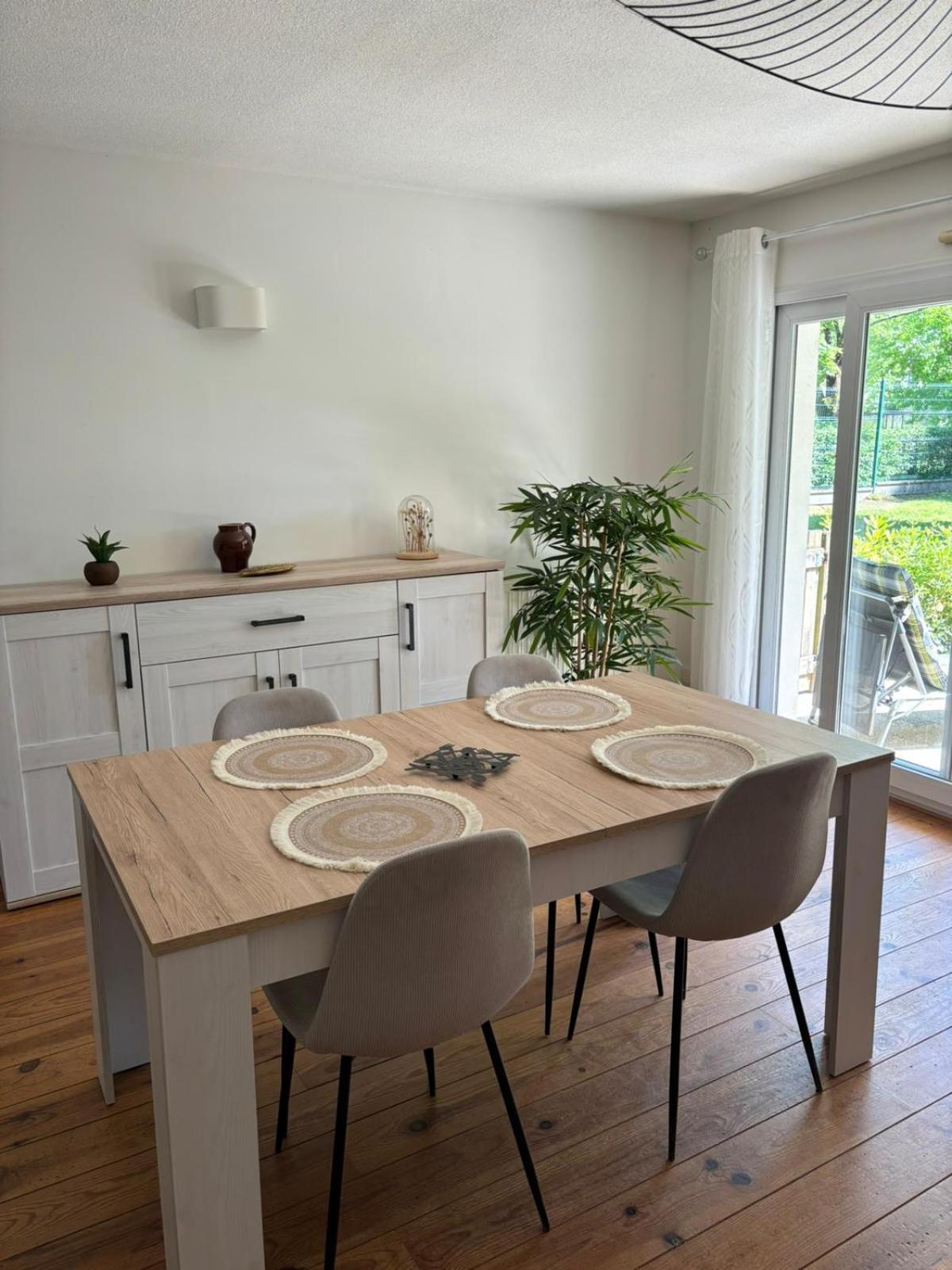 Appartement Spacieux Au Calme Vannes Exterior foto